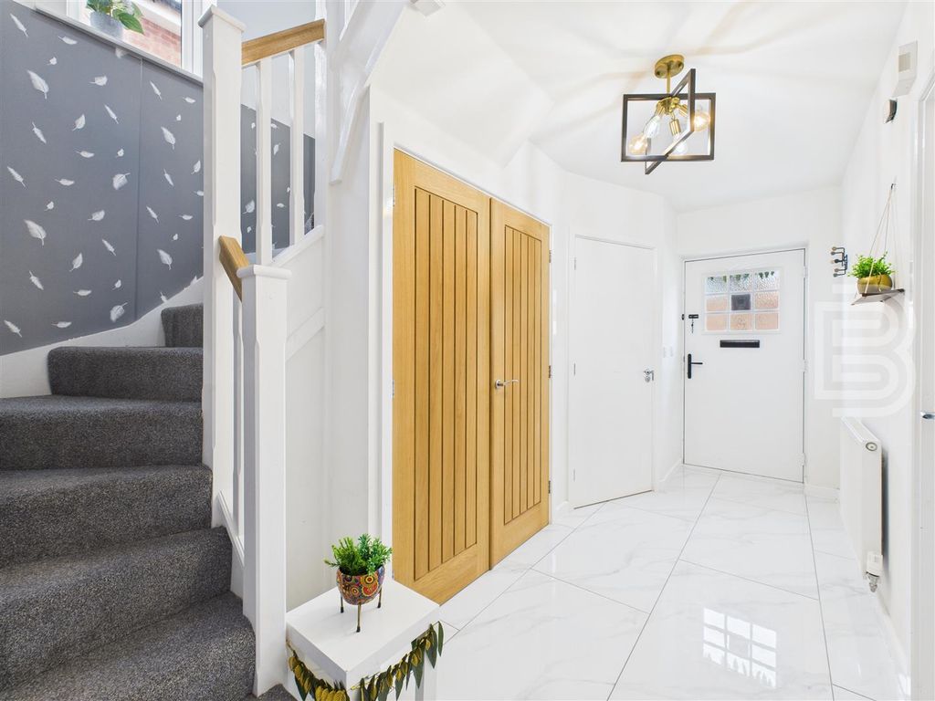 Property photo 3 of 24 Cam05587G0-Pr0070-Still007.Jpg