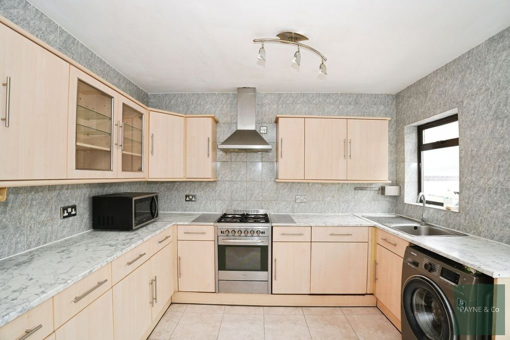 Property photo 3 of 19