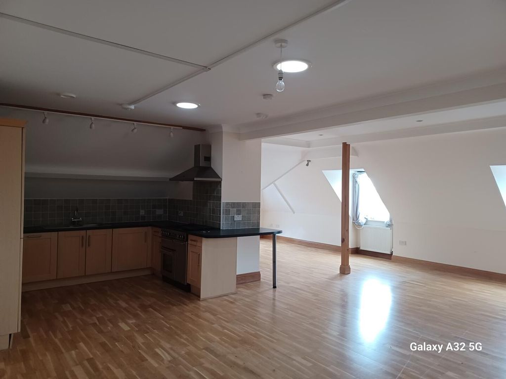 Property photo 2 of 14 Loft