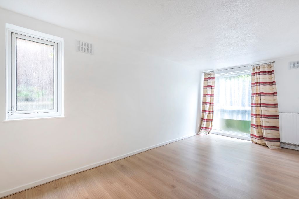 Property photo 2 of 9 Photo 02