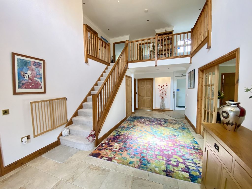 Property photo 2 of 28 Entrance Hall
