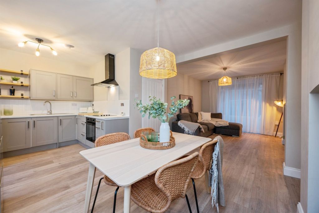 Property photo 2 of 26