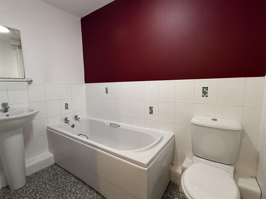 2 bed flat for saleWyncliffe Gardens, Pentwyn, Cardiff CF23 photo 3