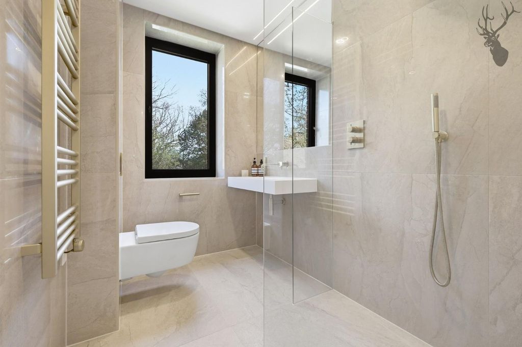Additional image 12 of 3 bed flat for saleWoodredon Estate, High Beech EN9