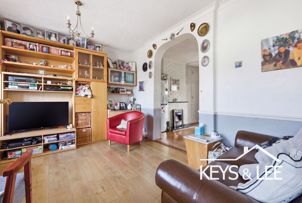 Property photo 3 of 16 4497743