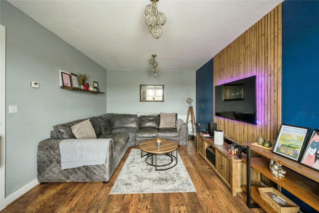 Property photo 3 of 34 Living Room