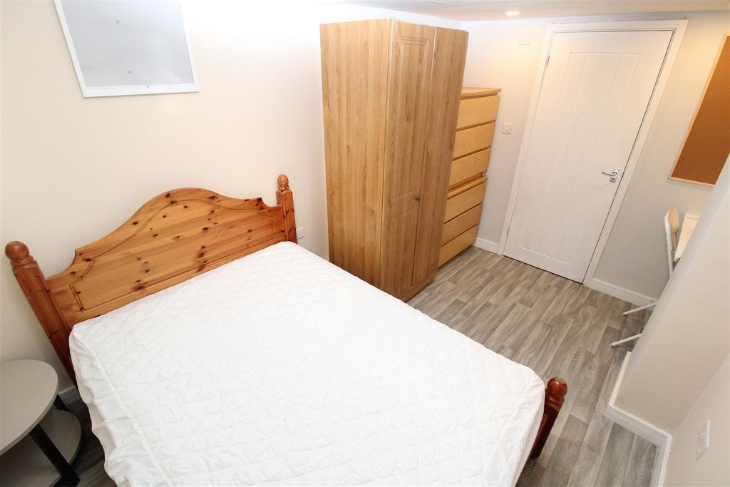 Property photo 1 of 3 52 Kt Gfr Rm2.Jpg