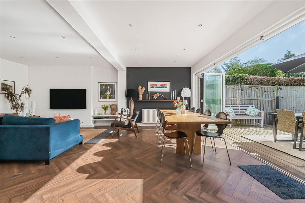 Property photo 3 of 39