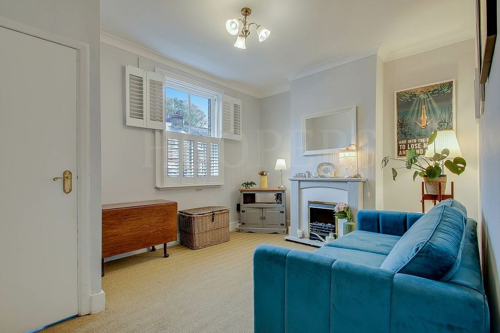 Property photo 3 of 12