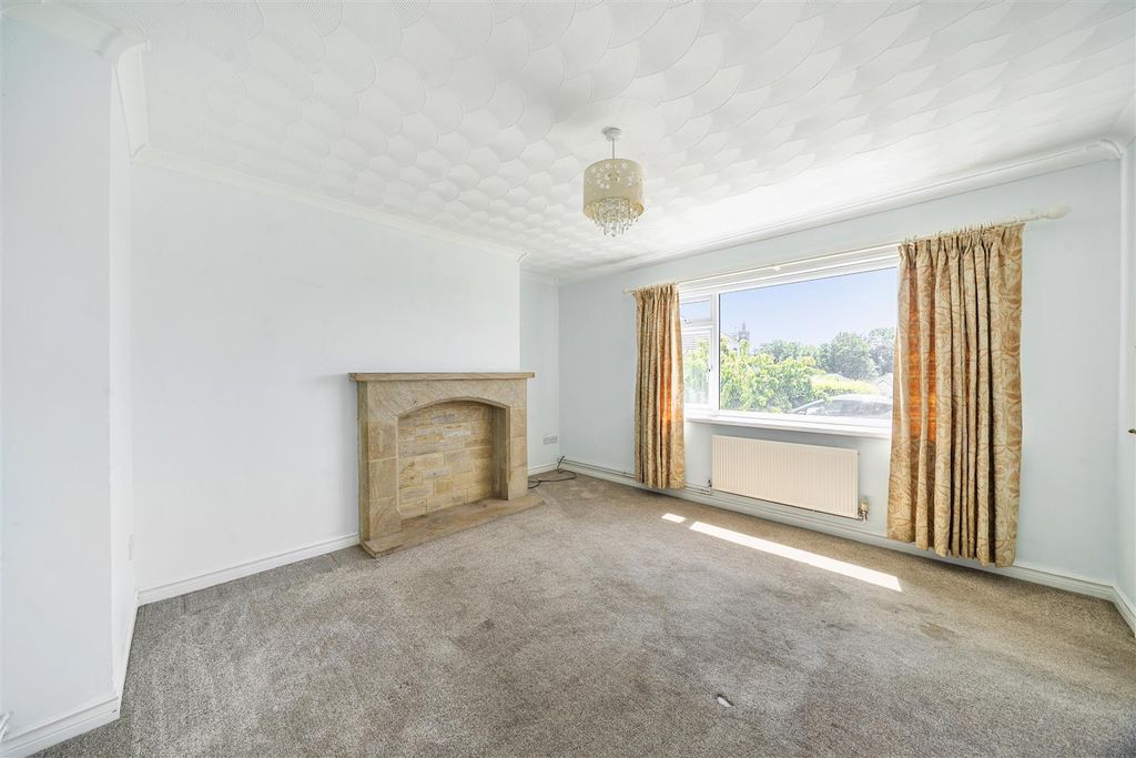 Property photo 3 of 19 Sitting Room