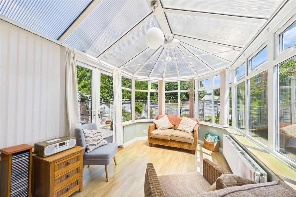 Property photo 3 of 19 Conservatory