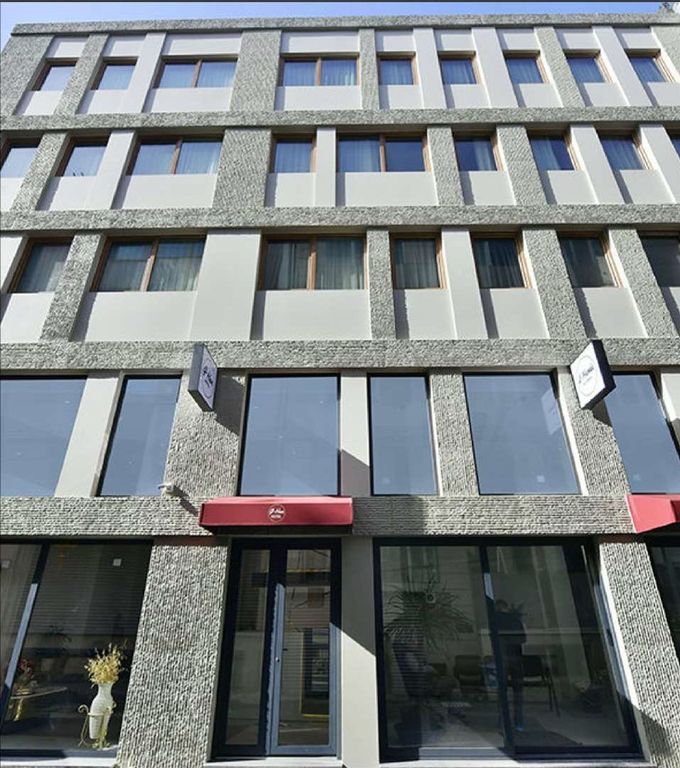 Property photo 1 of 20