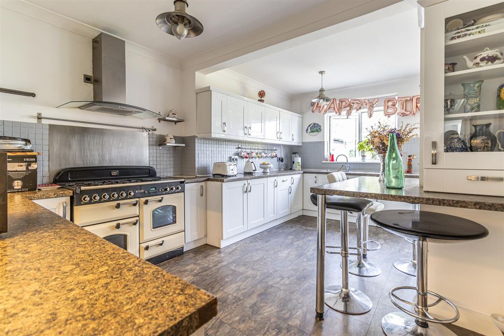 Property photo 2 of 20 Luxury Kitchen-Breakfast Room