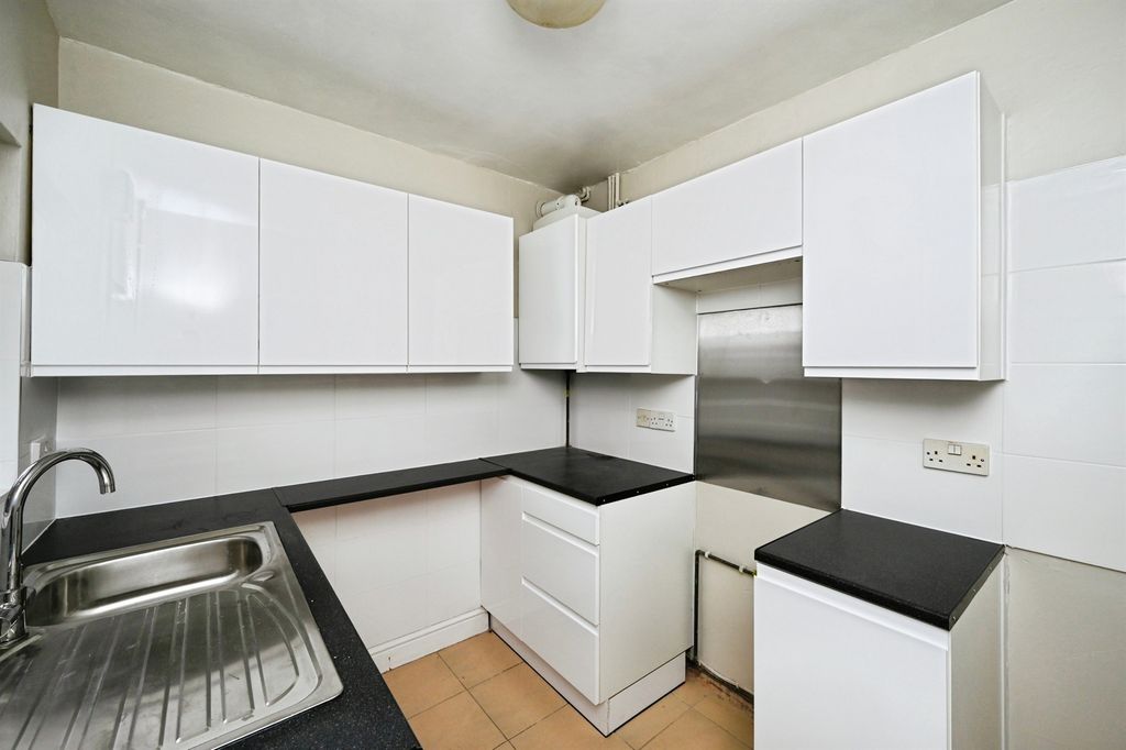 Property photo 2 of 12 Kitchen