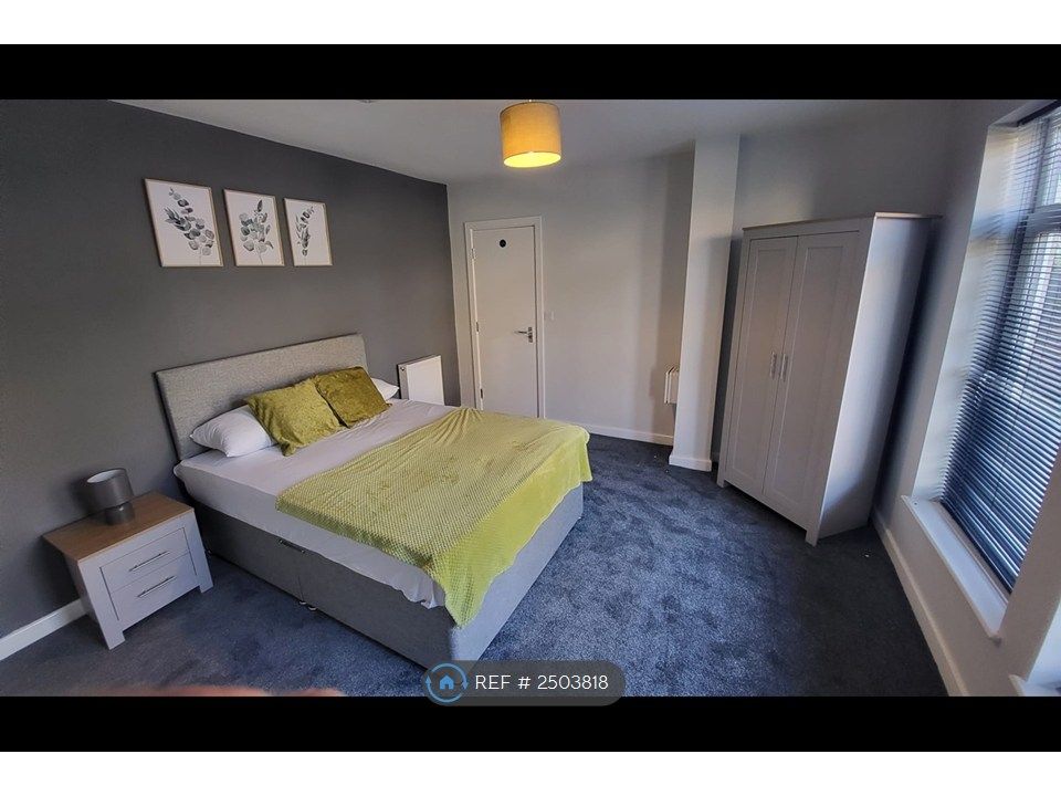 Property photo 1 of 15 Room 1 - Available