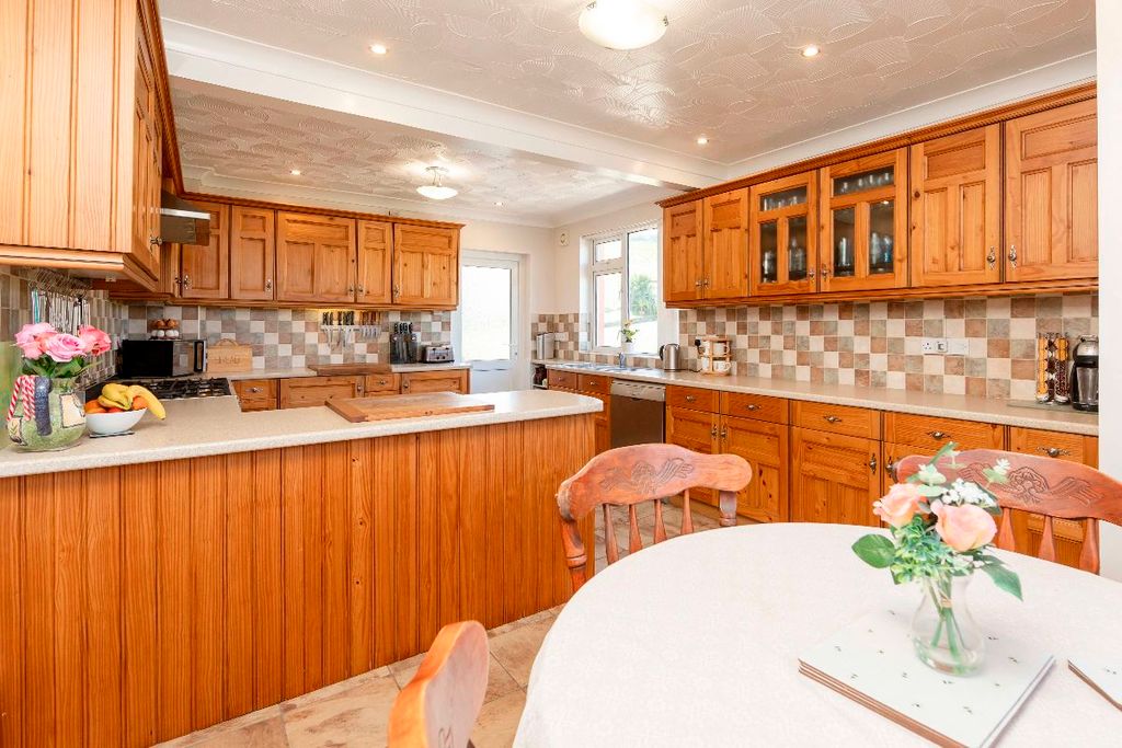 Property photo 3 of 83