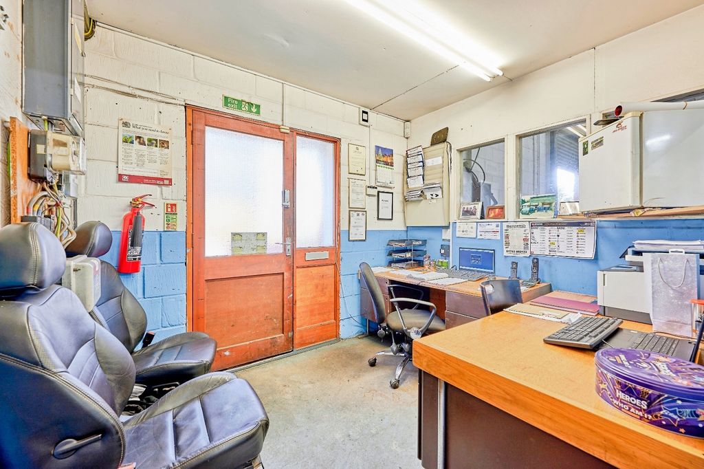 Property photo 3 of 7