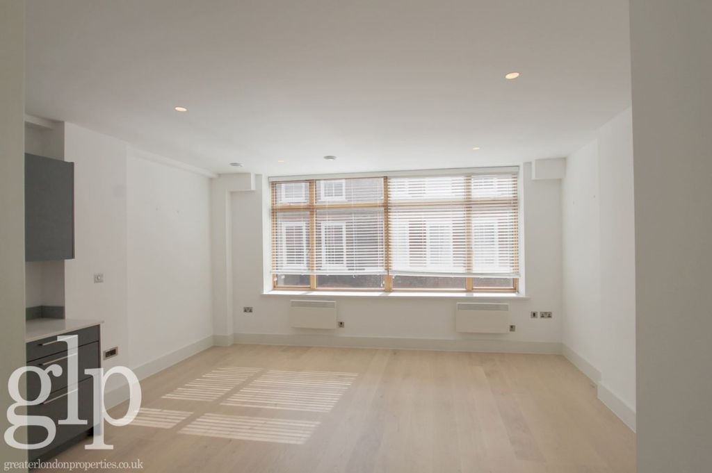 Property photo 2 of 8 953344