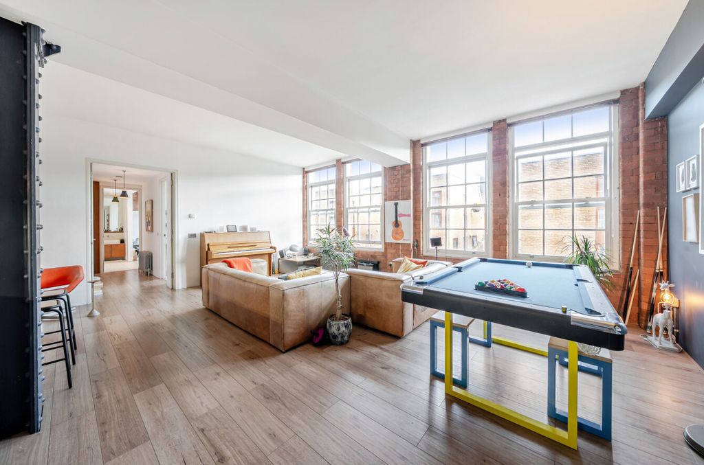 Property photo 2 of 19 Reception/Kitchen