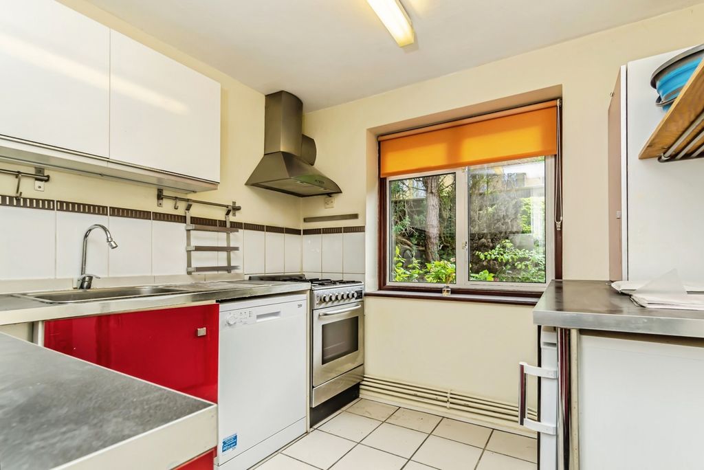 Property photo 3 of 17 Pbox-Img.Jpg