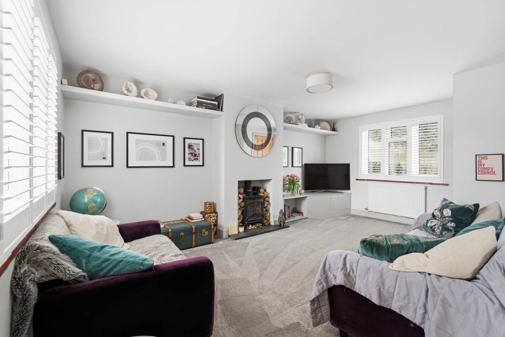 Property photo 2 of 18