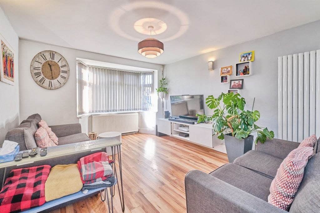 Property photo 3 of 18