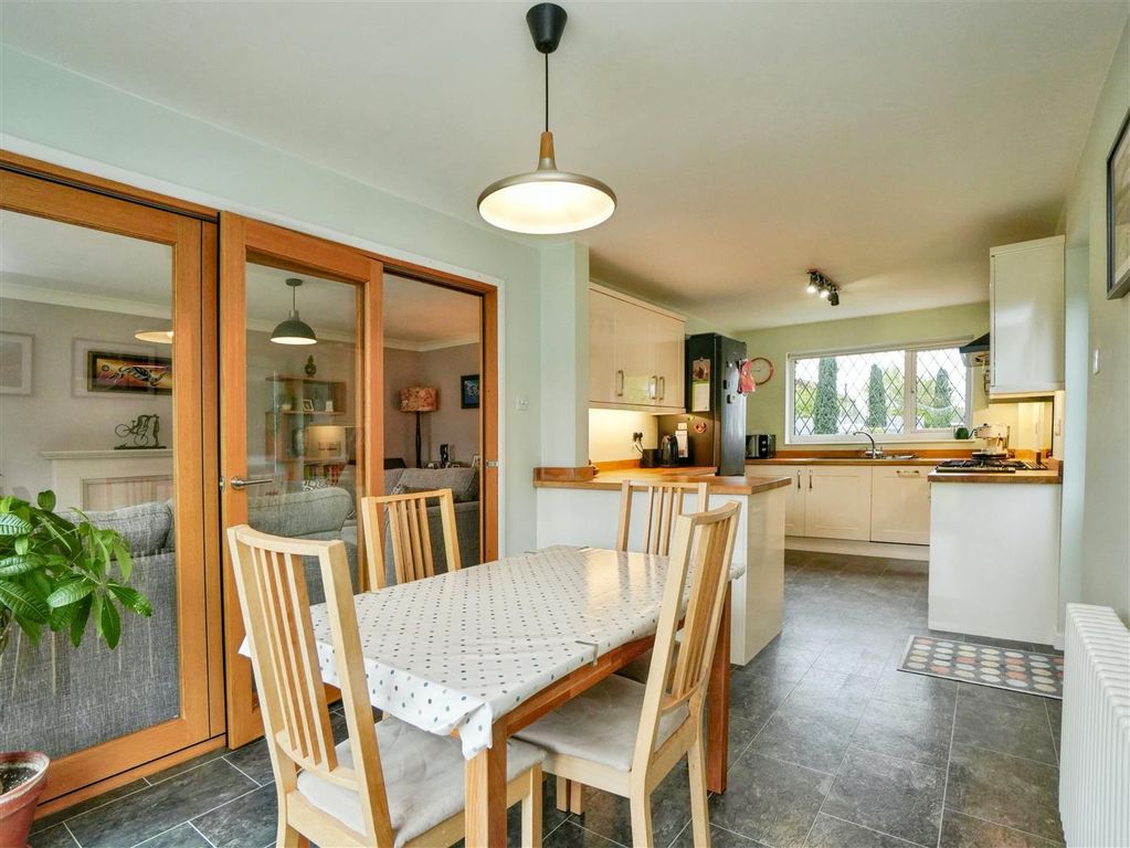 Property photo 3 of 18 Dining Kitchen