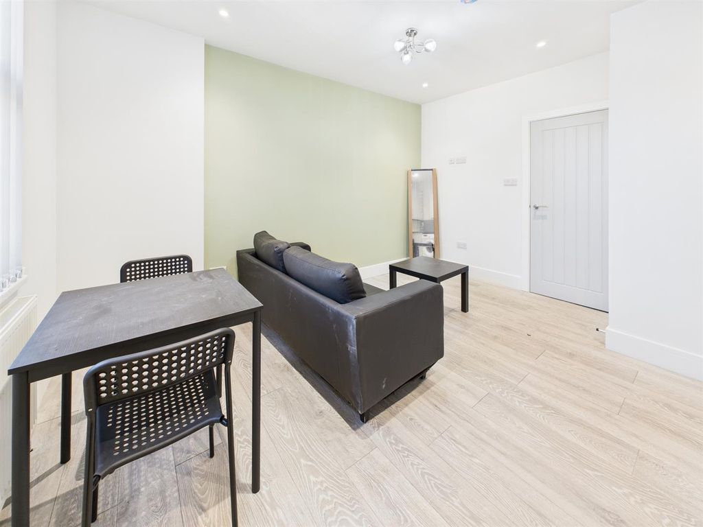 Property photo 2 of 8 Cam03736G0-Pr0112-Still013.Jpg