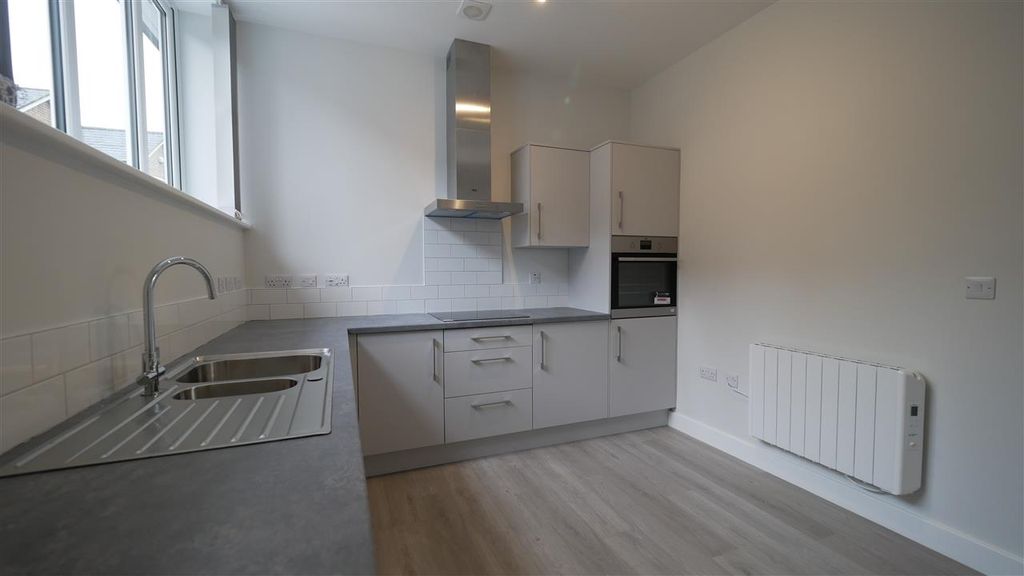 Property photo 2 of 7 Kitchen