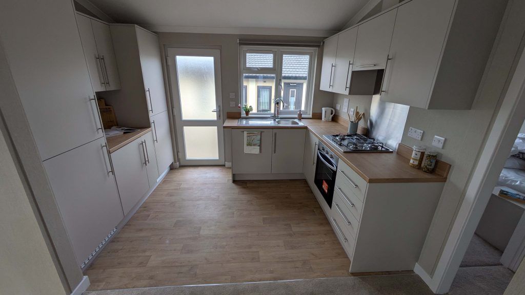 Property photo 3 of 5 Kitchen 2