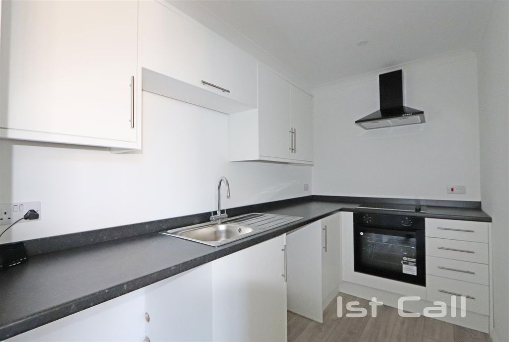 Property photo 3 of 7 Kitchen