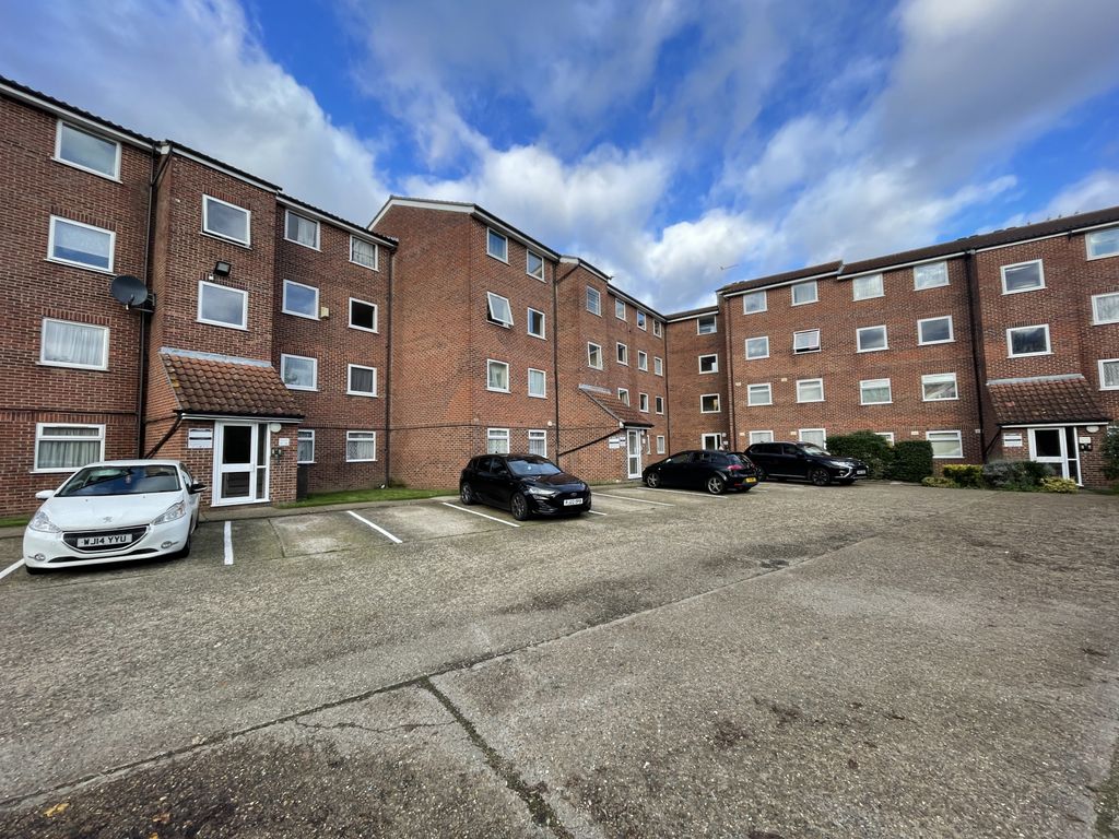 Property photo 1 of 6 2 Bed Flat To Rent Huxley Close, Northolt Ub5