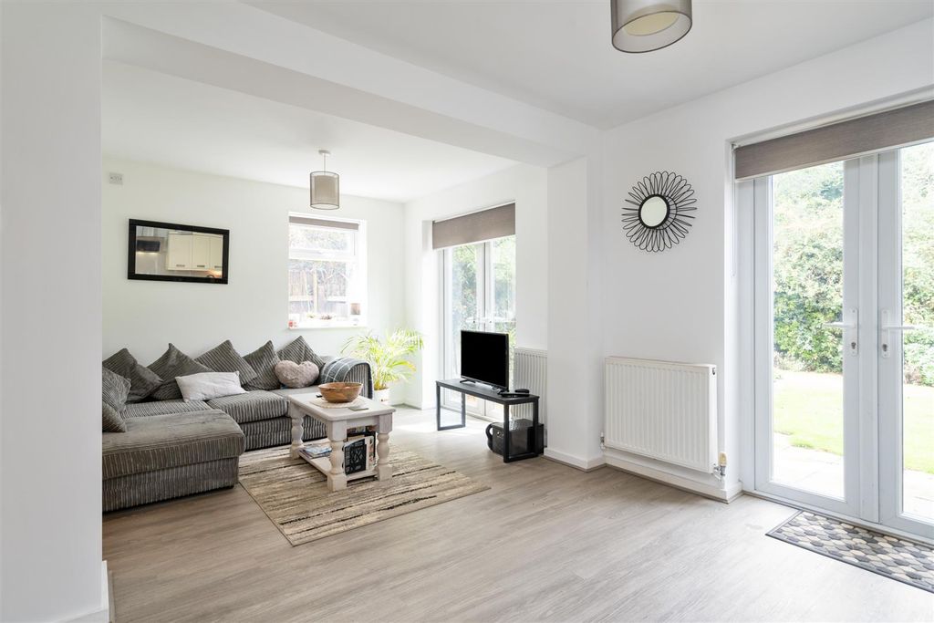 Property photo 3 of 17 36 Raddington Drive_27.Jpg