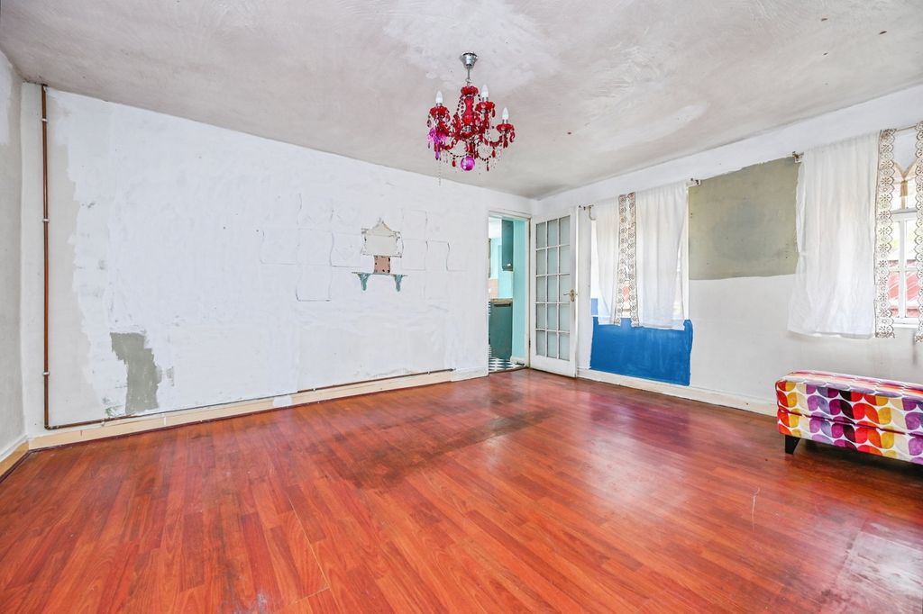 Property photo 3 of 15 Pbox-Img.Jpg