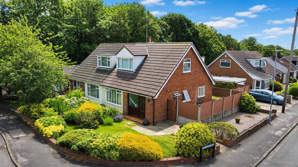Property photo 1 of 25 Clifton Road For Sale