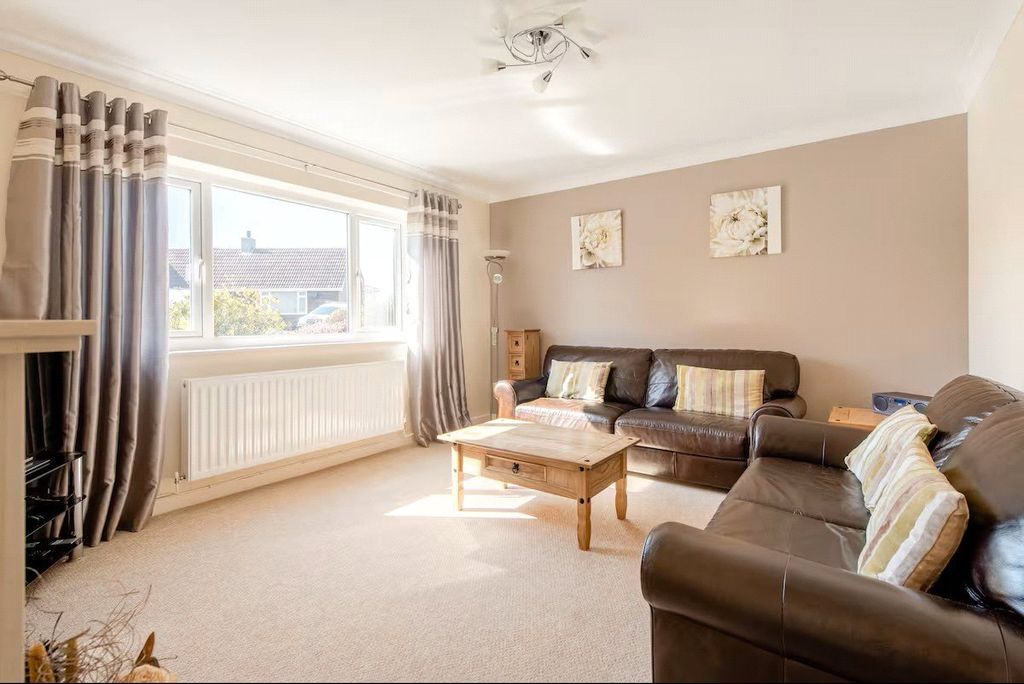 Property photo 2 of 12 Picture No. 11