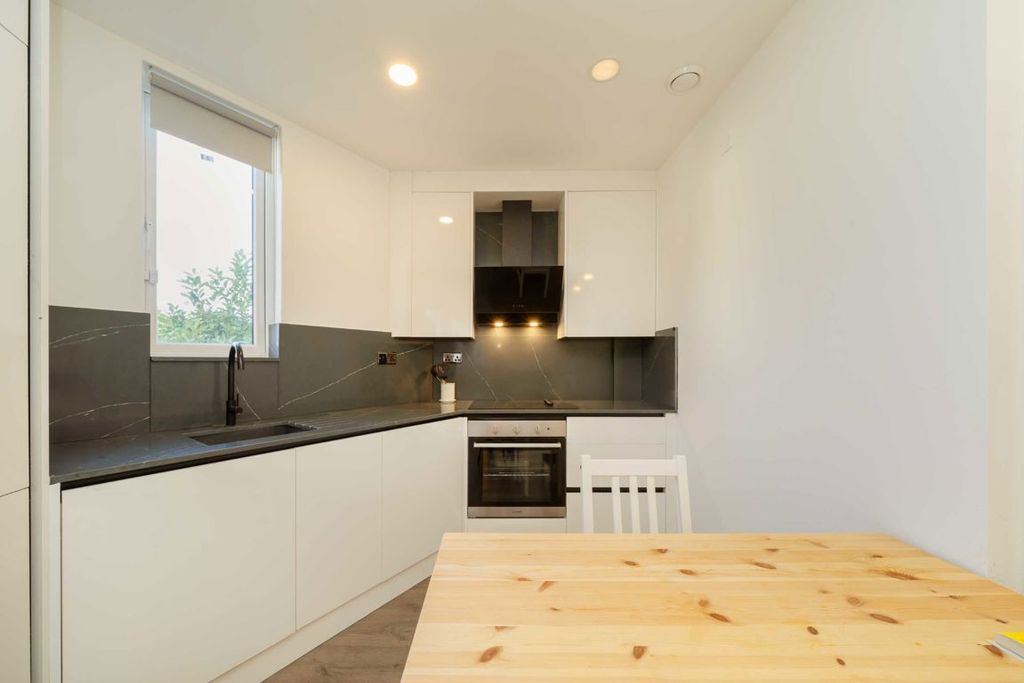 Property photo 2 of 3