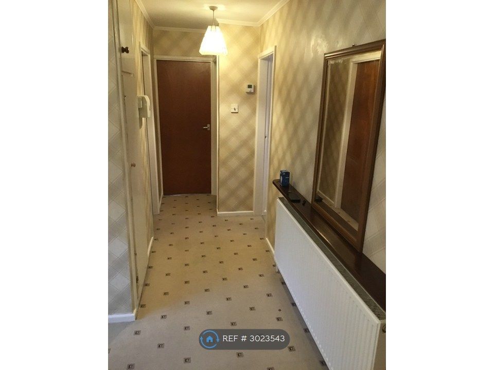Property photo 3 of 13 Hall