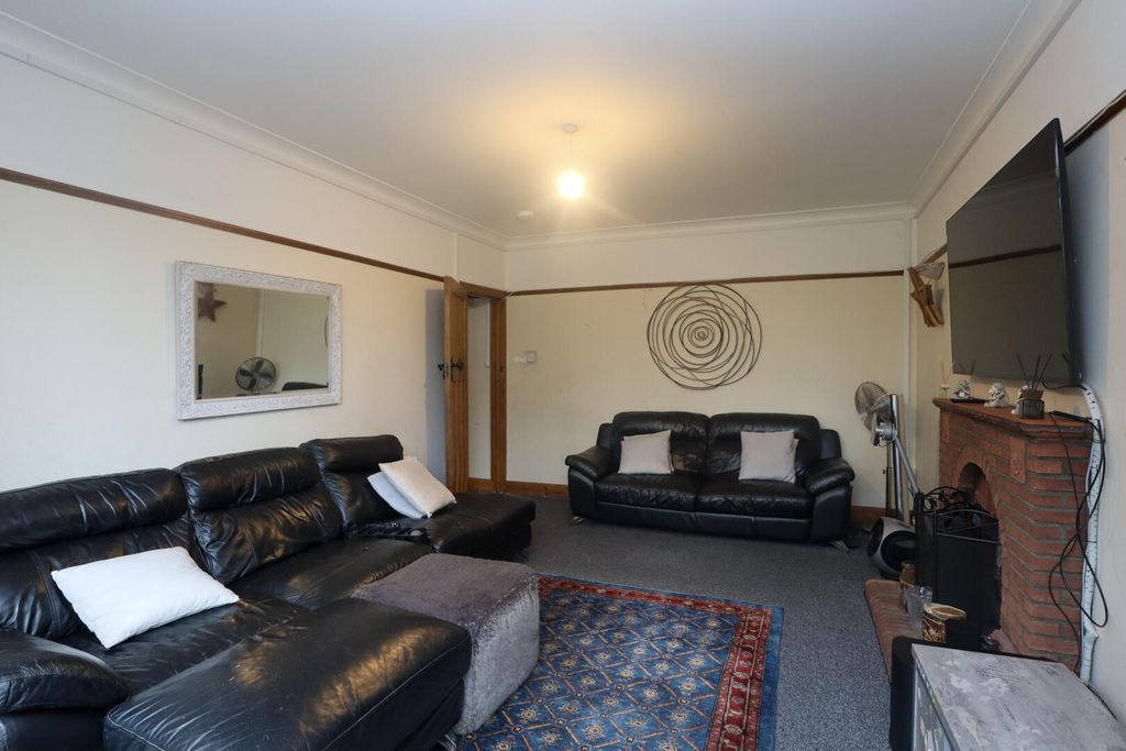 Property photo 3 of 11 Living Room