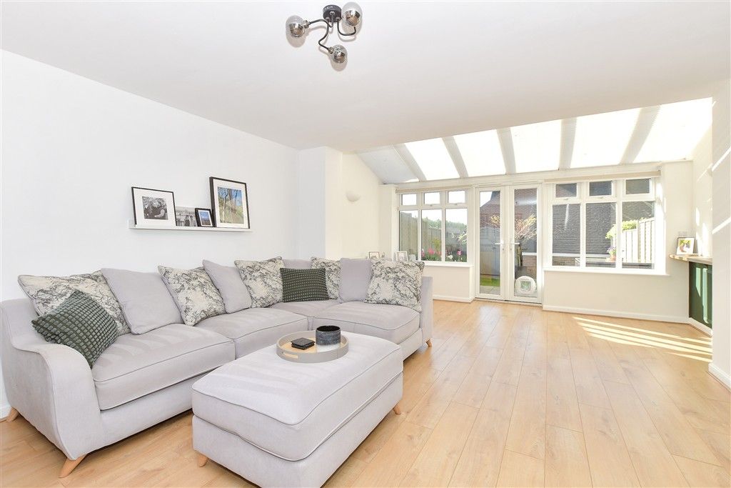 Property photo 3 of 15 Lounge