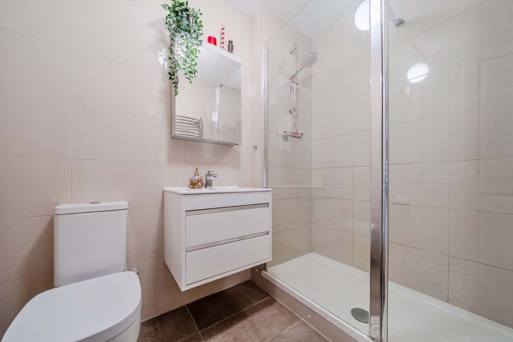 Property photo 3 of 21 1530912-9-6Accae4...