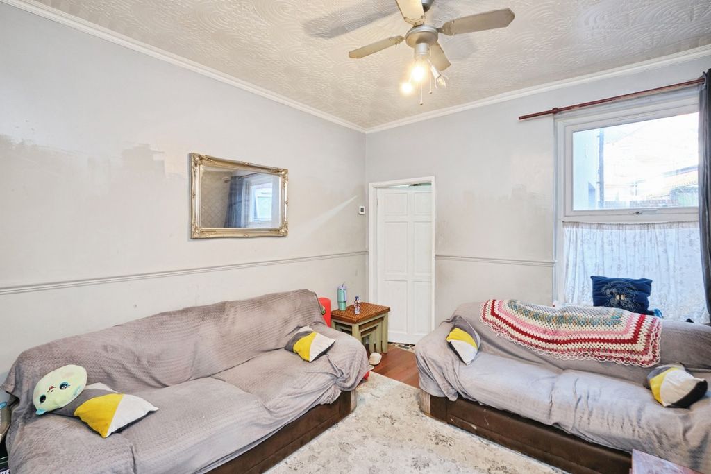 Property photo 3 of 17 Pbox-Img.Jpg