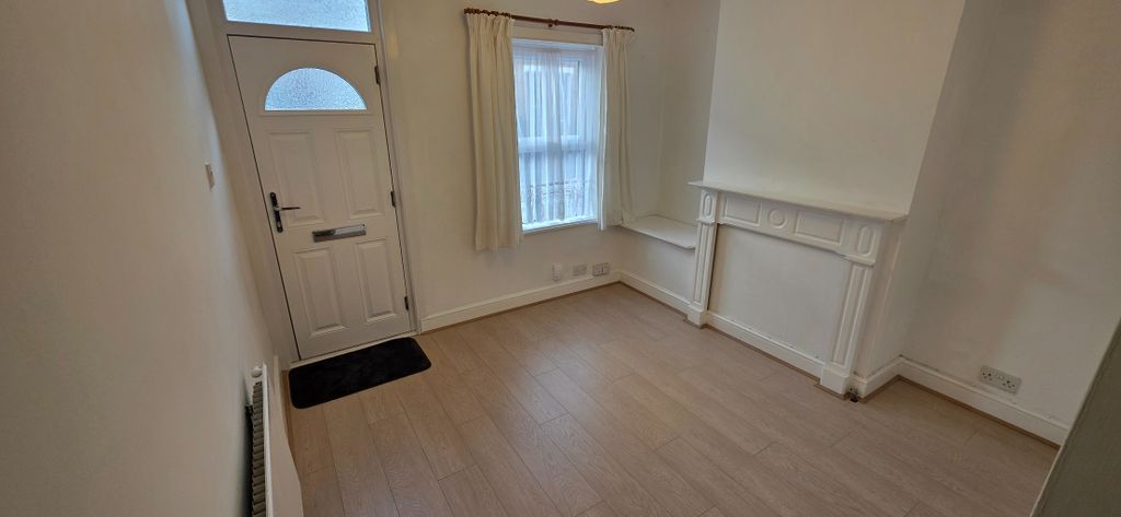 Property photo 3 of 11 4795322