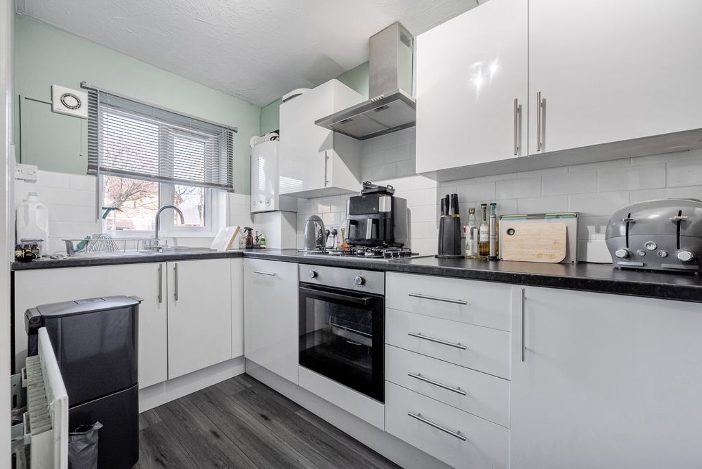 Property photo 3 of 19 1397669-11-696A21...