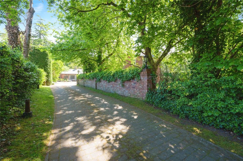 Property photo 2 of 40 Driveway