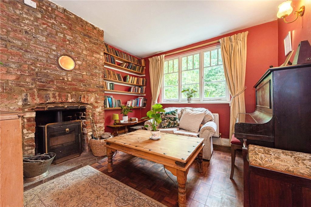Property photo 2 of 12 Sitting Room