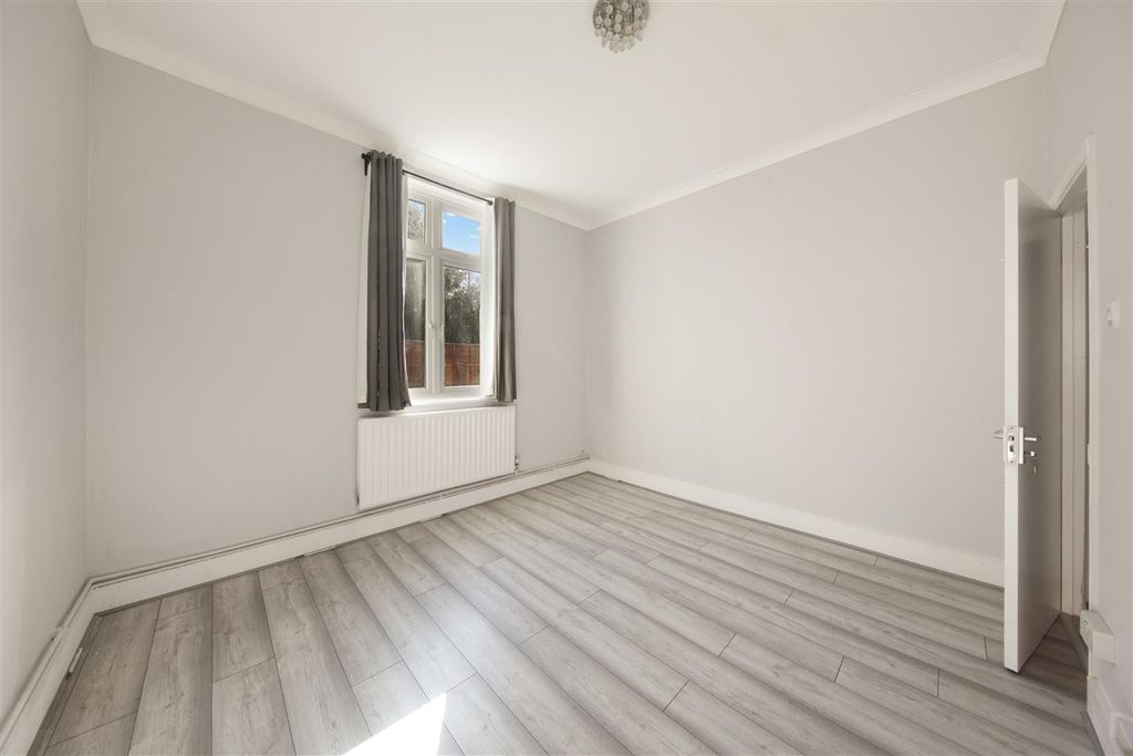 Property photo 3 of 10 169A Bromley Road - 7Jh43Qll3Nqchzpthtgs.Jpg