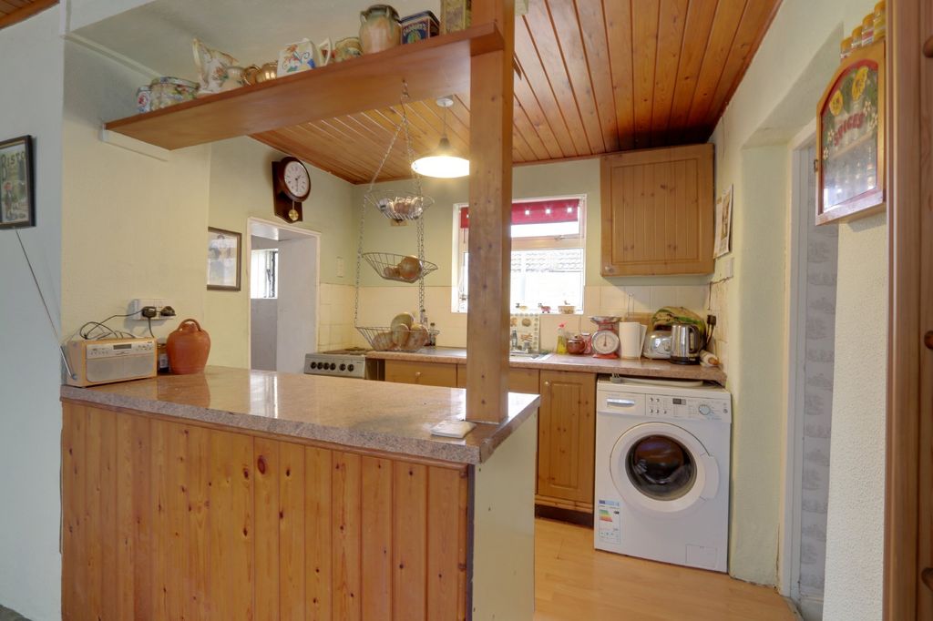 Property photo 2 of 12 Kitchen