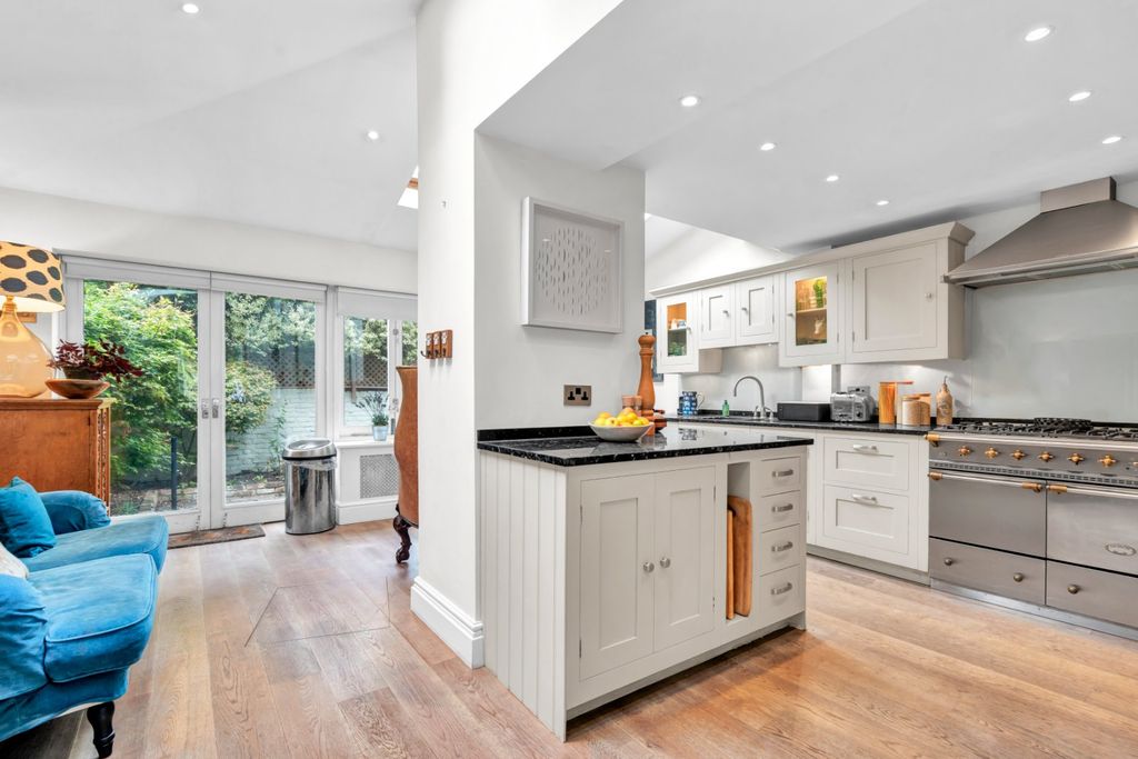 Property photo 2 of 16 Kitchen