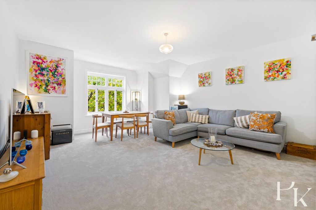 Property photo 3 of 17 Living Room